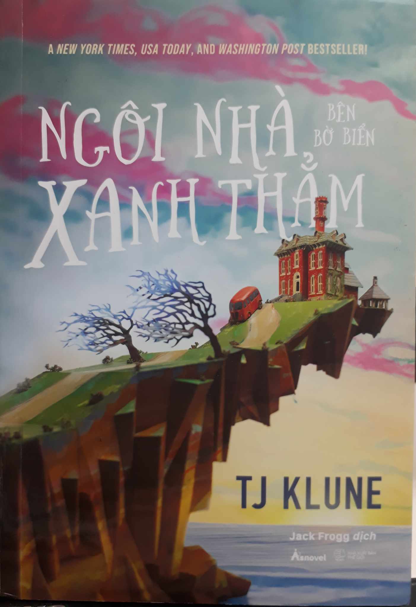 Ngôi nhà bên bờ biển xanh thẳm