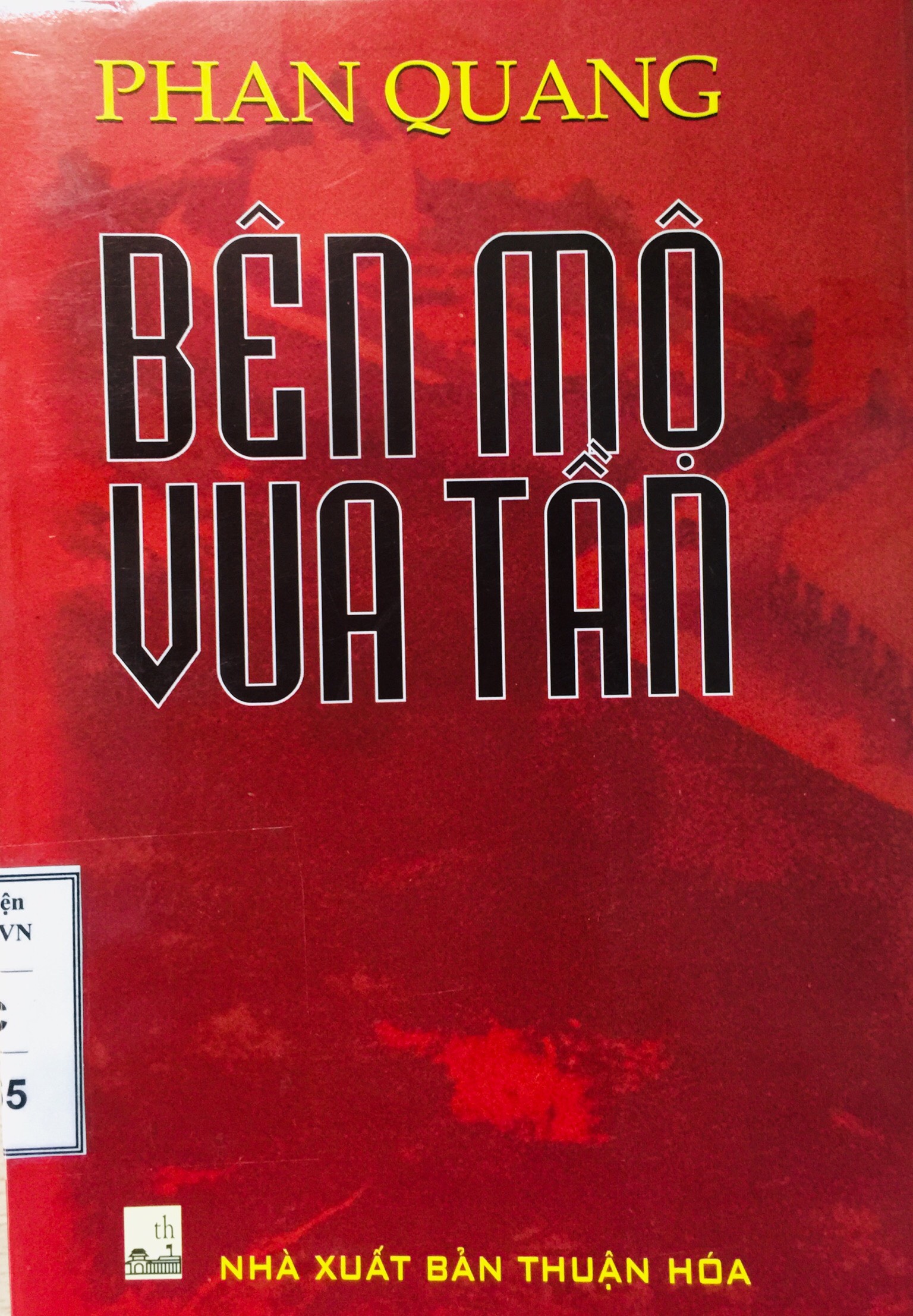 Bên mộ vua Tần : Ký